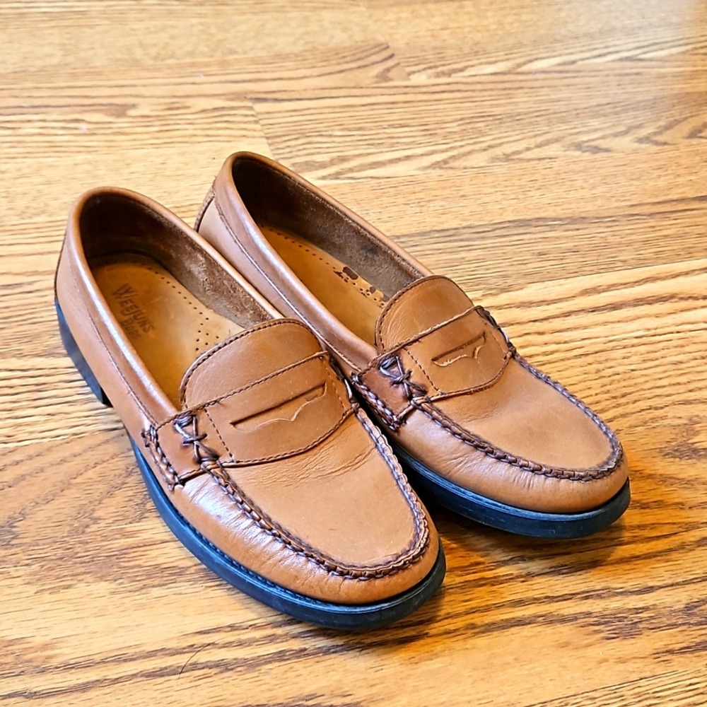 Women's 8.5 Tan Loafers,